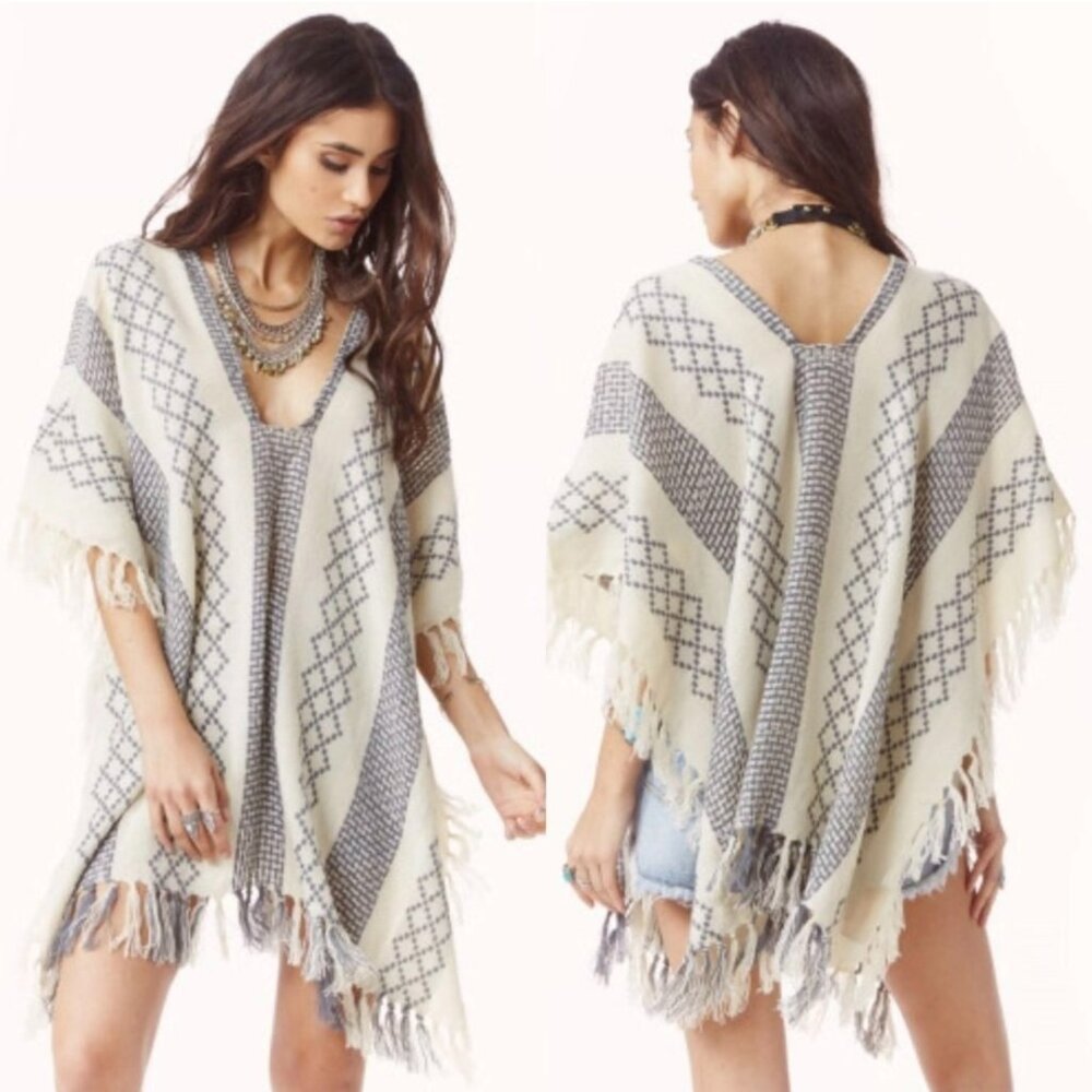 Free people Woven Pattern Boho Fringe Poncho Women's OSFA